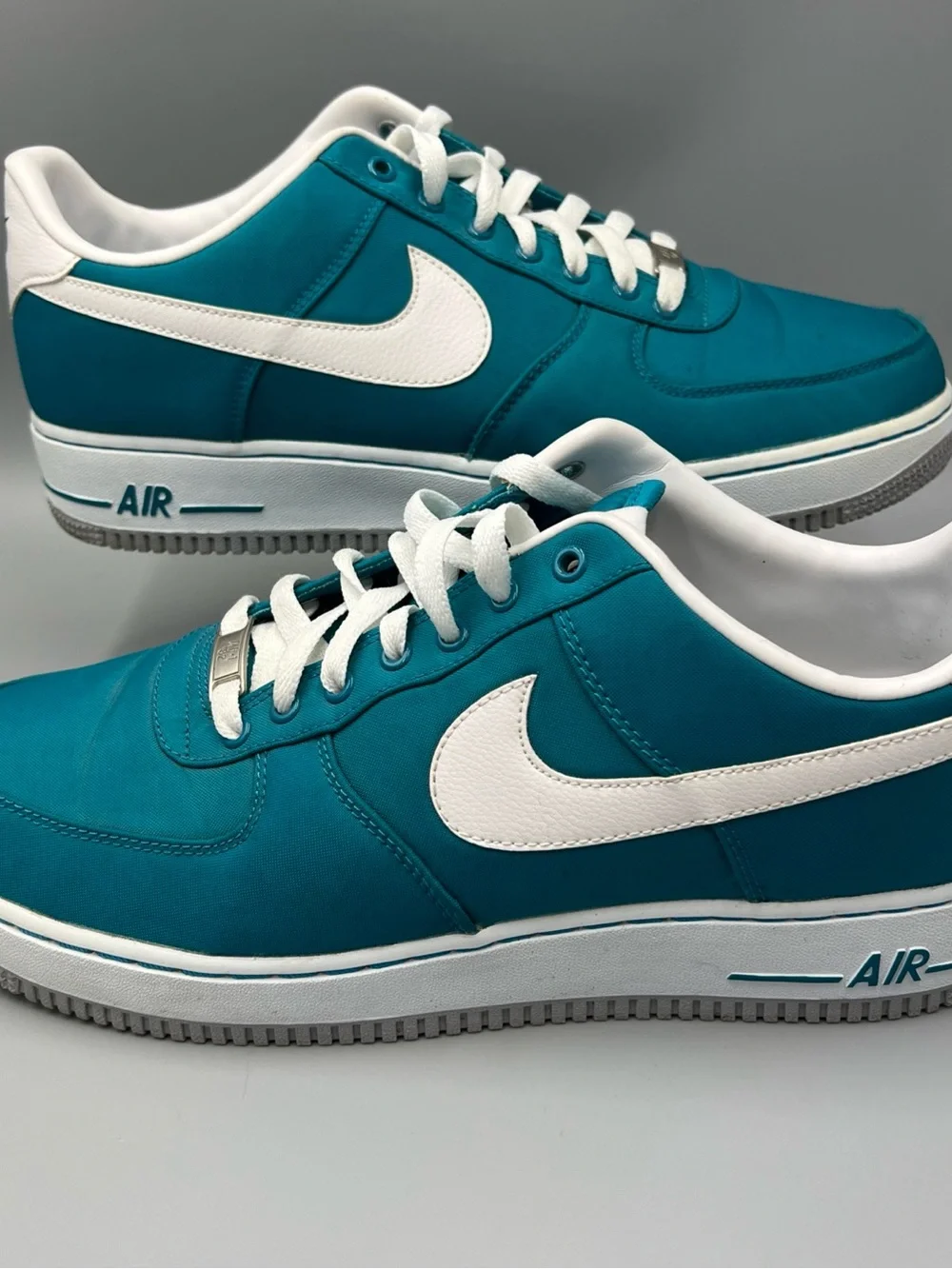 2012 Nike Air Force 1 Low Tropical Teal, White, Gray. Sz 11. 488298-310